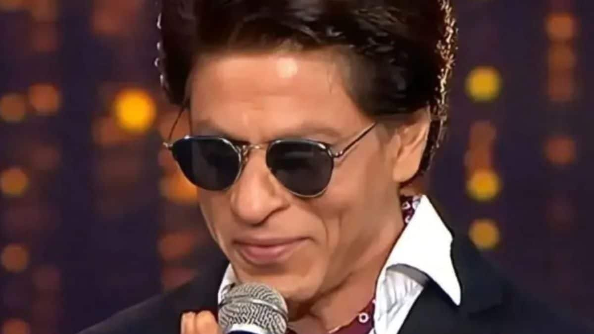 This Twitter Thread on Shah Rukh Khan Videos Will Remind Us Why He's Called 'The King' of Bollywood