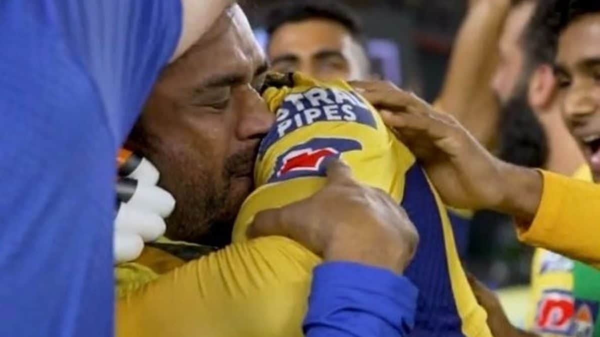 Did Dhoni Cry After Ravindra Jadeja Hit the Winning Runs for CSK in IPL 2023 Final?