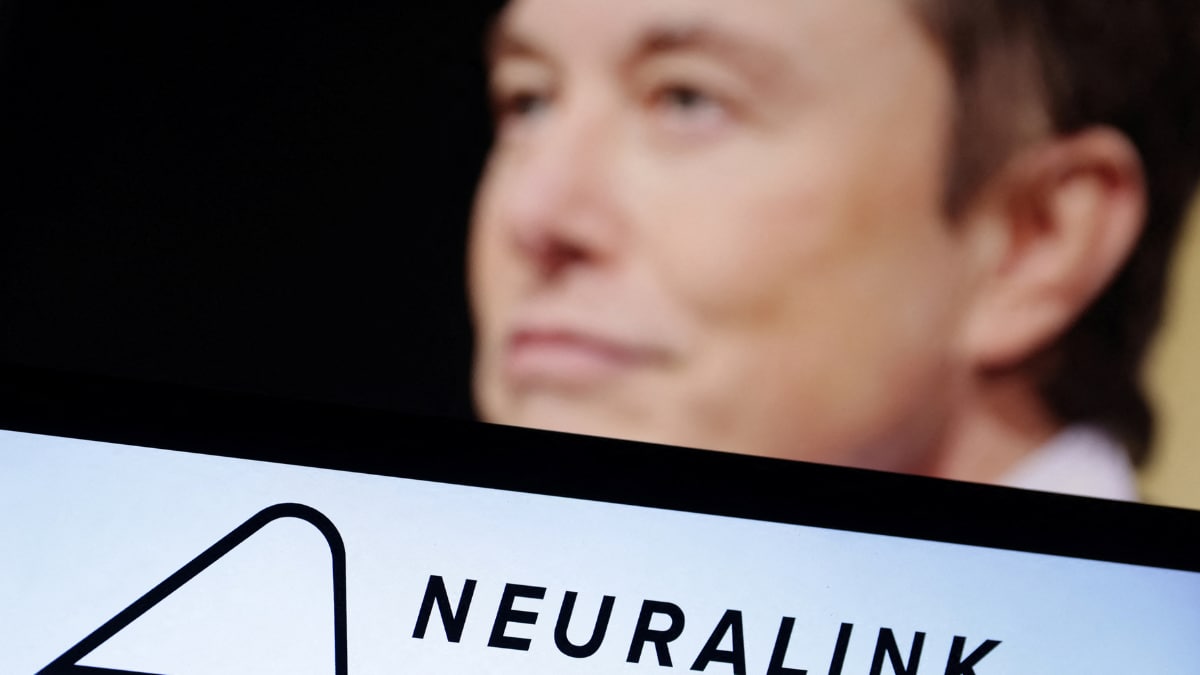 Musk’s Neuralink Says Cleared for Human Test of Brain Implants