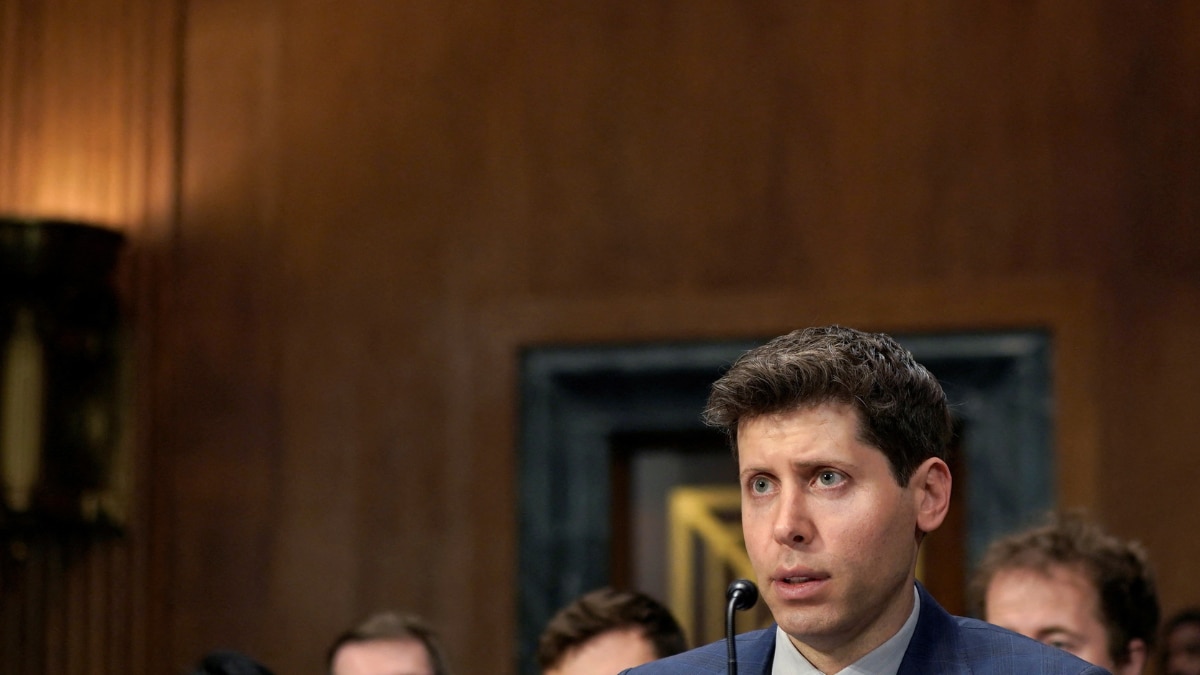 You are currently viewing OpenAI Chief Sam Altman Seeks to Calm Fears on Job Losses