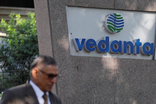 A man walks past the logo of Vedanta outside its headquarters in Mumbai, India January 31, 2018. (Reuters/Danish Siddiqui/File Photo)