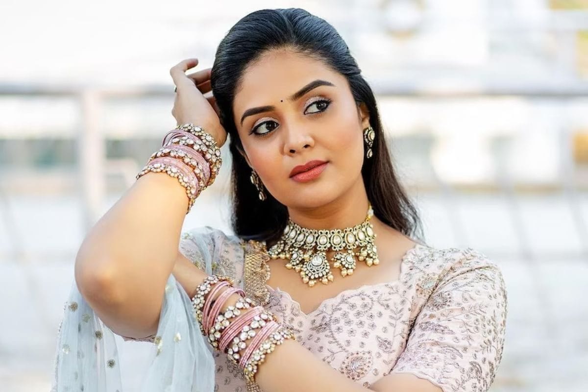Actress-Host Sreemukhi Is Pure Grace in This White Saree With Boho