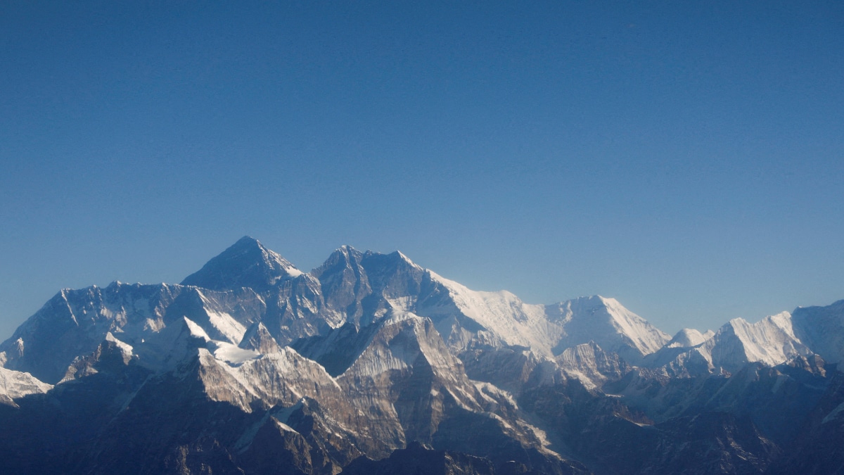 Mount Everest: Season’s Death Toll Reaches 12 as US Mountain Guide Achieves Rare ‘Triple Crown’