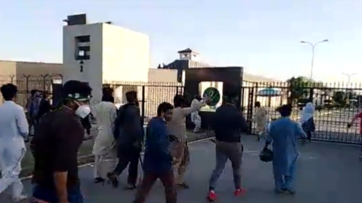 Pakistan: Imran Khan's Supporters Storm Army Headquarters, Chant Slogans Against Establishment - Vimarsana News