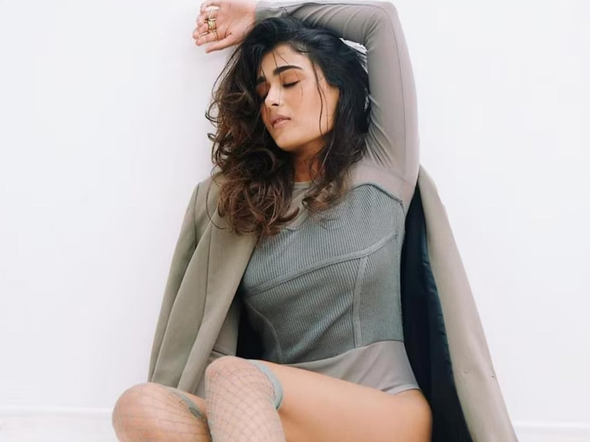 1200px x 900px - Arjun Reddy Actress Shalini Pandey Looks Stunning In Grey Bodysuit, See  Pics - News18