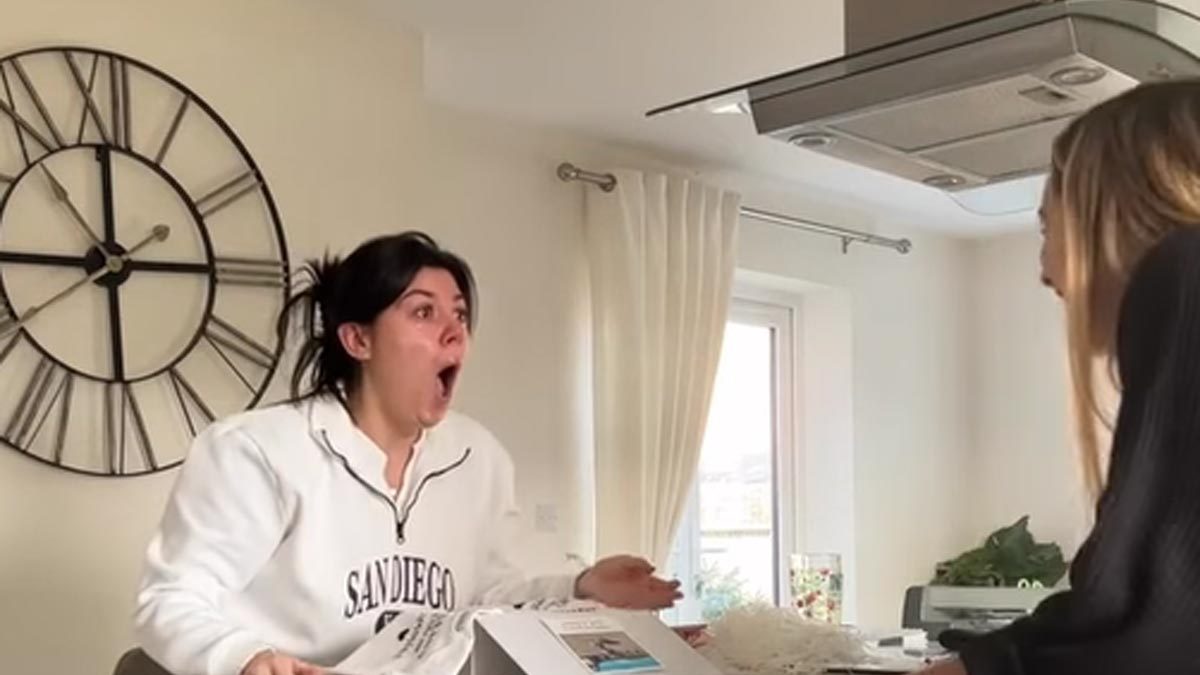 Woman's Pregnancy Reveal To Her Bestie Will Make You Reach For Tissues