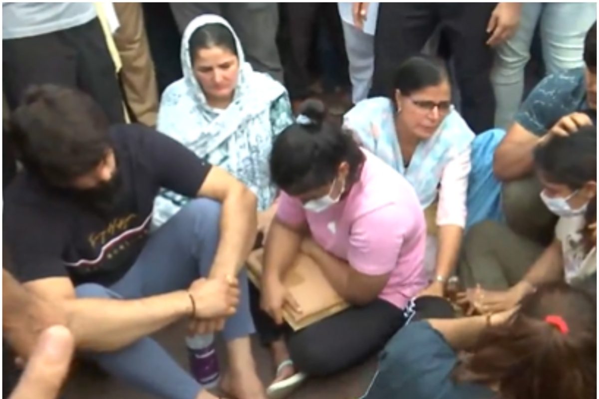 Wrestlers Protest News LIVE: Athletes Reach Haridwar Ghat to Immerse Medals in Ganga