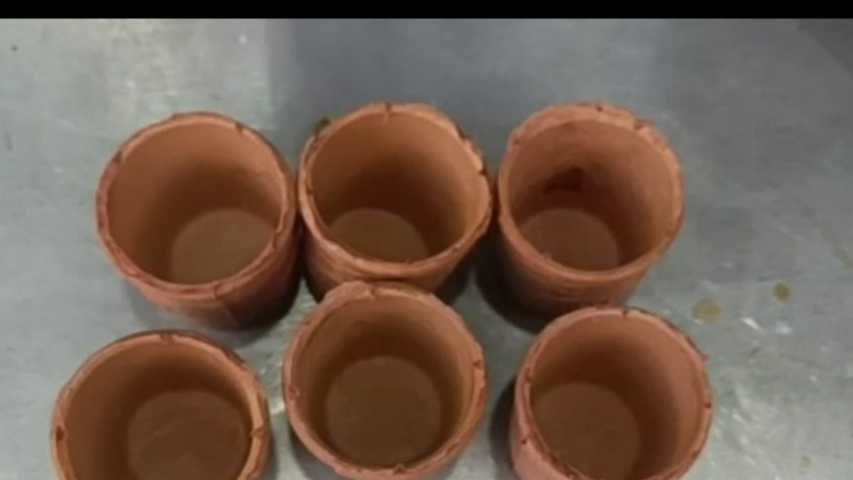 Bengal Vendor Sells Tea In Edible Cups That Taste Like Chocolate