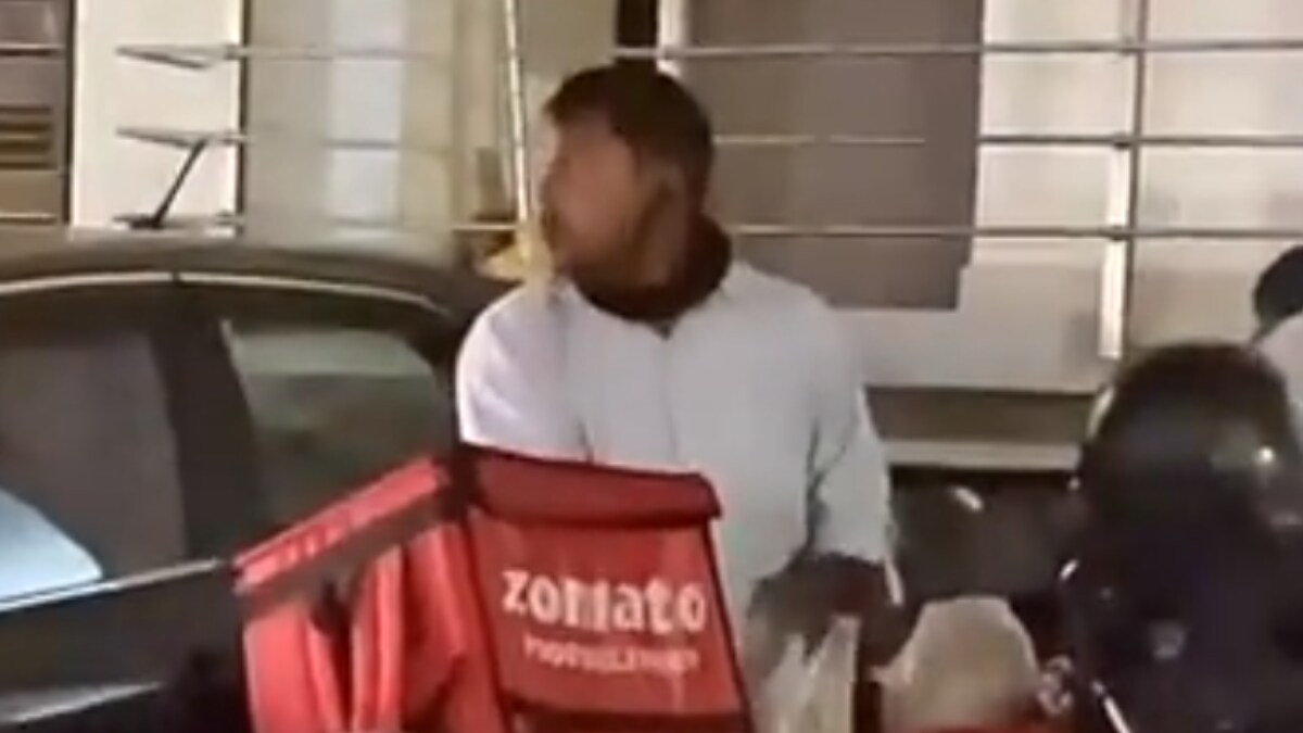 Video Of Delivery Agent Gulping Down Food From Plastic Bag Is Heartbreaking