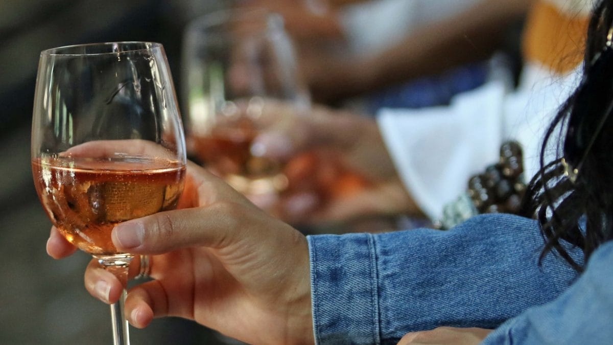 One Alcoholic Drink per Day May Reduce the Risk of Heart Disease: Study