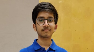 Son Of Govt School Teachers, JEE Advanced AIR 1 Vavilala Chidvilas ...