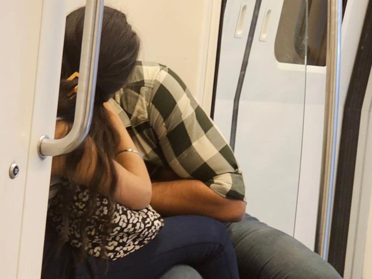 Image of Couple Kissing Inside Delhi Metro Goes Viral And People Want to  'Normalise' it - News18