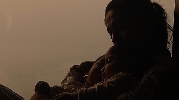 Nayanthara and her twins enjoy some alone time during sunset hour. 