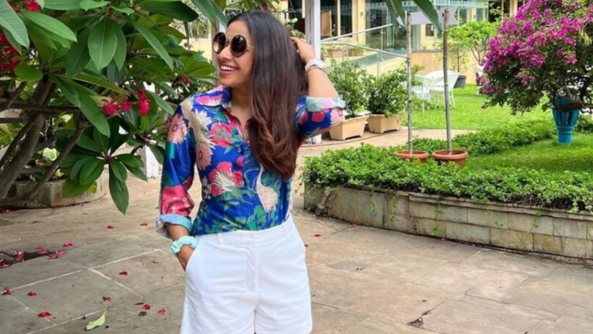 Chala Hawa Yeu Dya Fame Shreya Bugde Shares Fun-filled Pics From Her Vacation - Vimarsana News
