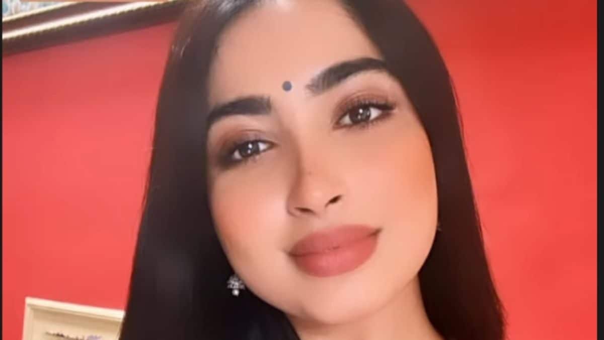 Kannada Actress Sanya Iyer Looks Stunning As Lip-syncs This Popular Song - Vimarsana News
