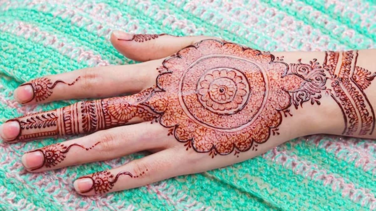 How To Prepare And Apply Jaggery Mehendi At Home - News18