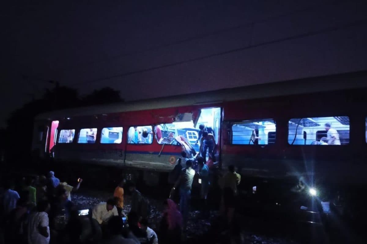 Odisha Train Tragedy: Prez Murmu, PM Modi Among Others Express Grief; Railway Min Says Rushing to Site