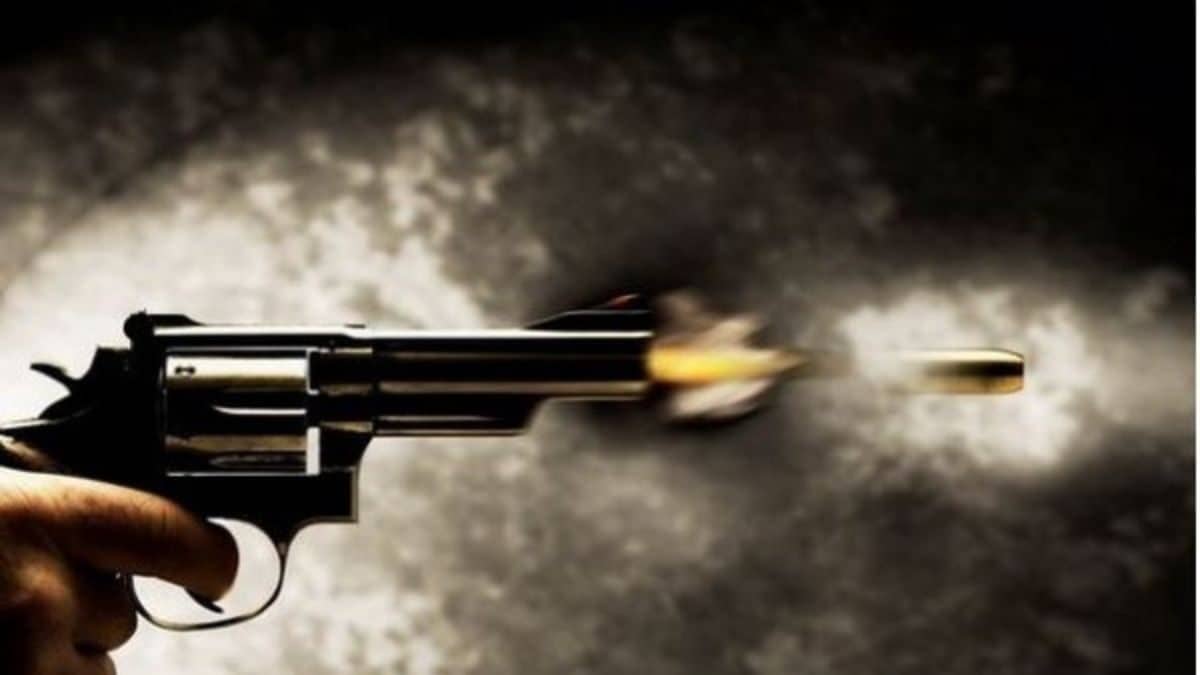One Killed, Two Critically Injured as Assailants Open Fire at Liquor Shop in Gurugram - Vimarsana News