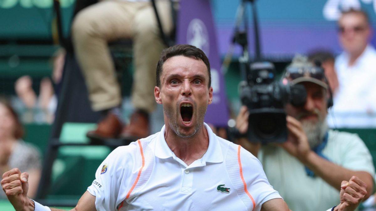 Halle Open 2023: Roberto Bautista Agut Knocks Out Top Seed Daniil Medvedev in Straight Sets