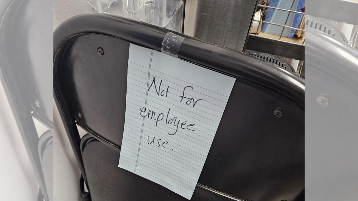 Store Owner Removes Chairs to Increase Employee Productivity During 'Break', Gets Criticised - Vimarsana News