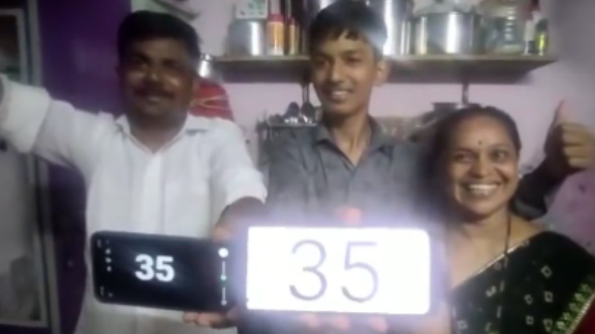 Mumbai Family Celebrating Son's 35% in Class 10th Gets Applauded on the Internet - Vimarsana News