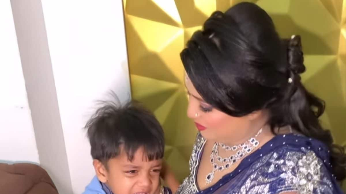 Watch: Child Fails To Recognise His Mother After Her Makeup, Internet in Splits