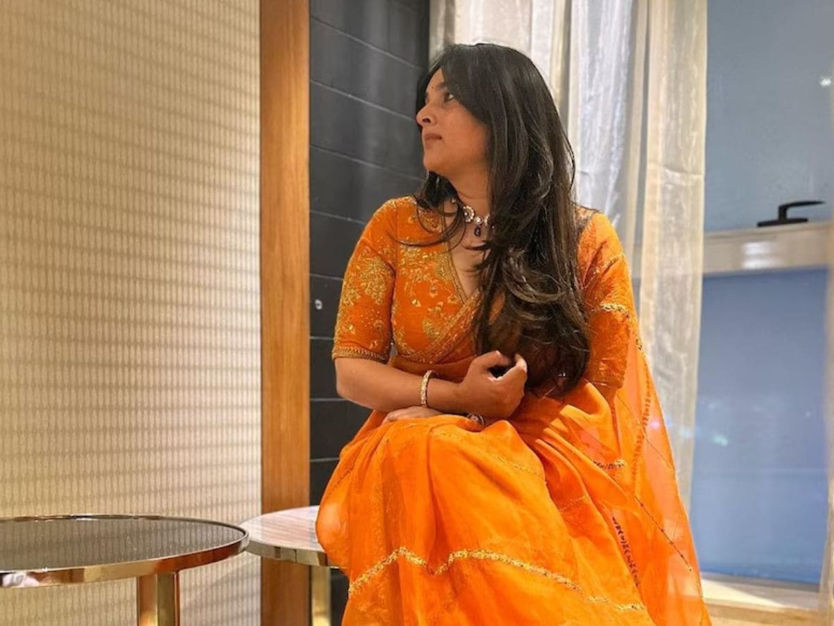 1200px x 900px - Actress Ramya Looks Gorgeous In Orange Organza Saree, See Pics - News18