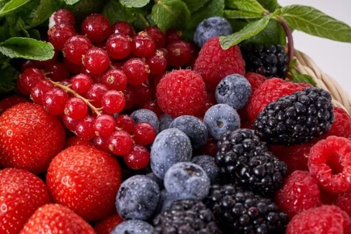 Berries are rich in vitamin C and antioxidants which help to accelerate hair growth.