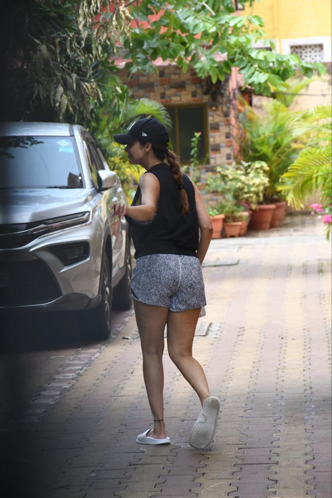  It is lovely how she has gone ahead with a simple hairstyle for her workout session. (Image: Viral Bhayani)