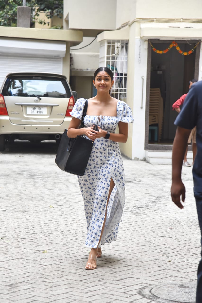  We are in awe of not just her beautiful outfit but even of this goofy candid. There is a fun vibe about her that is truly unmissable. (Image: Viral Bhayani)