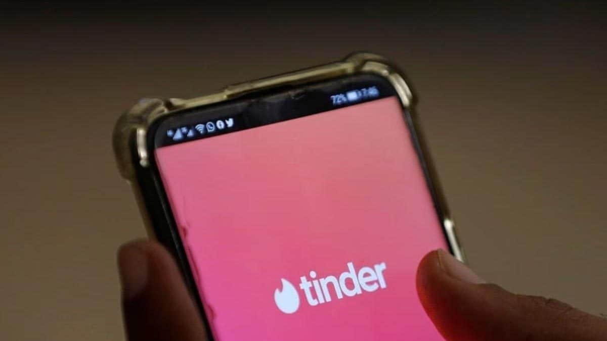 Internet Overflows With Heartwarming Stories As Tinder Asks 'What Love Looks Like'