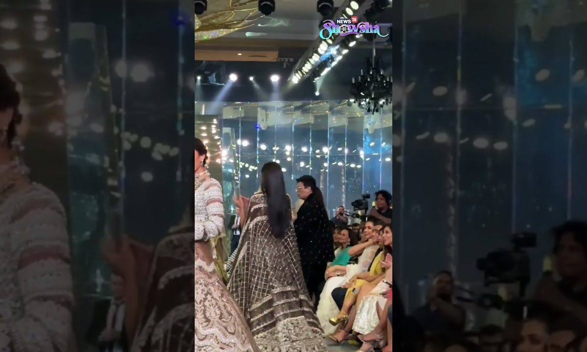 Watch As Ranveer Singh Gives Jaadu Ki Jhappi To Actor Arjun Kapoor During A Fashion Show