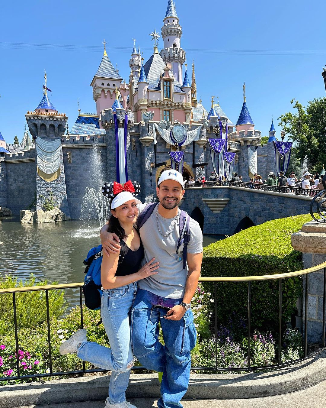 Soha Ali Khan-Kunal Kemmu's Trip To Disneyland With Daughter Inaaya, See  Pics - News18