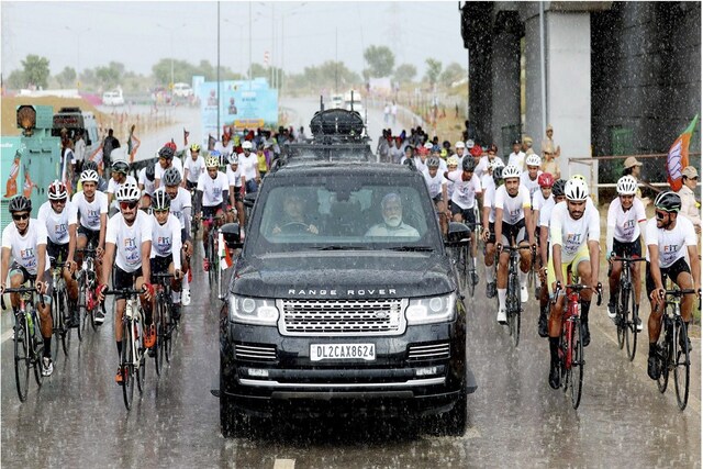 PM Modi Holds Roadshow in Rajasthan's Bikaner, Cycle Rally Accompanies ...