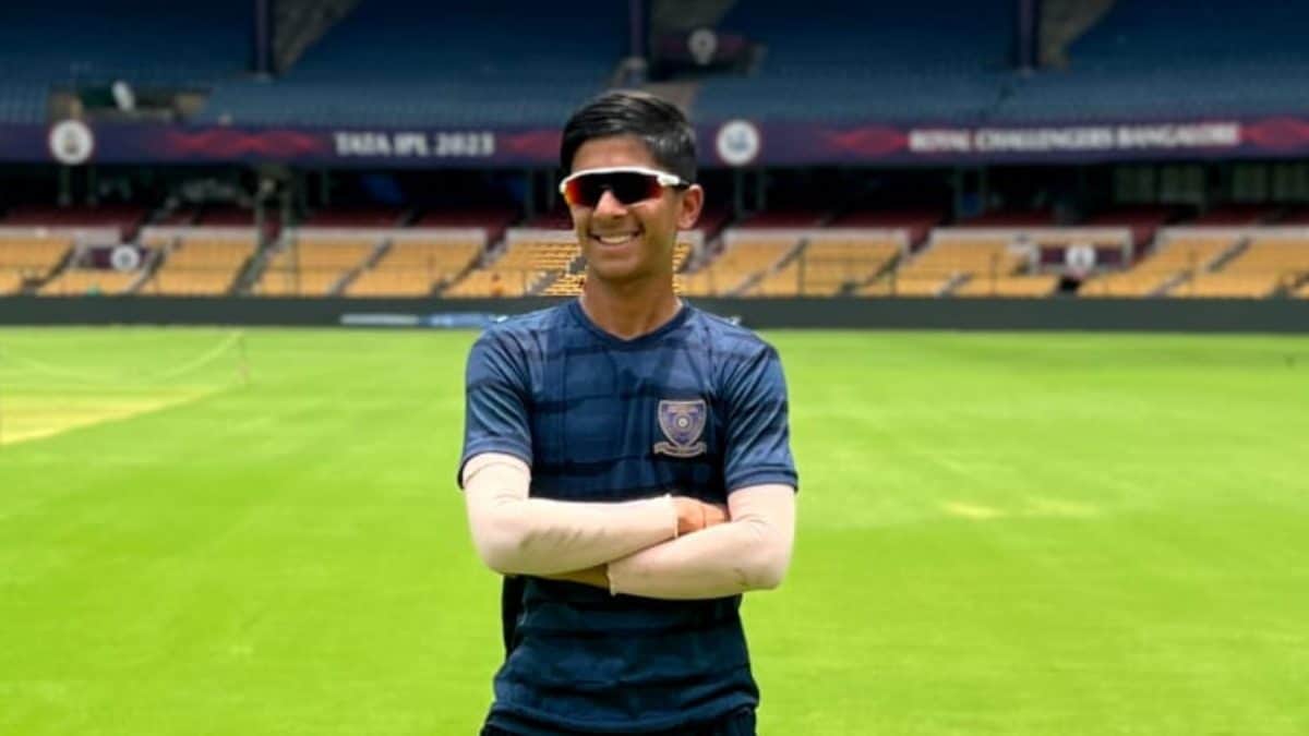 Son of a Tuition Teacher, Rounak Waghela, 15, Donates Part of His BCCI Match Fees to Coach – News18