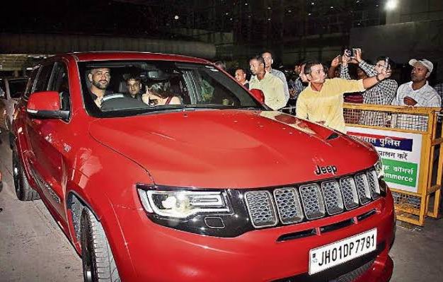 Dhoni spotted driving his Jeep Grand Cherokee Trackhawk, a true beauty the starting price of the car was nearly $92,000 USD for the 2022 edition. (Twitter Image)