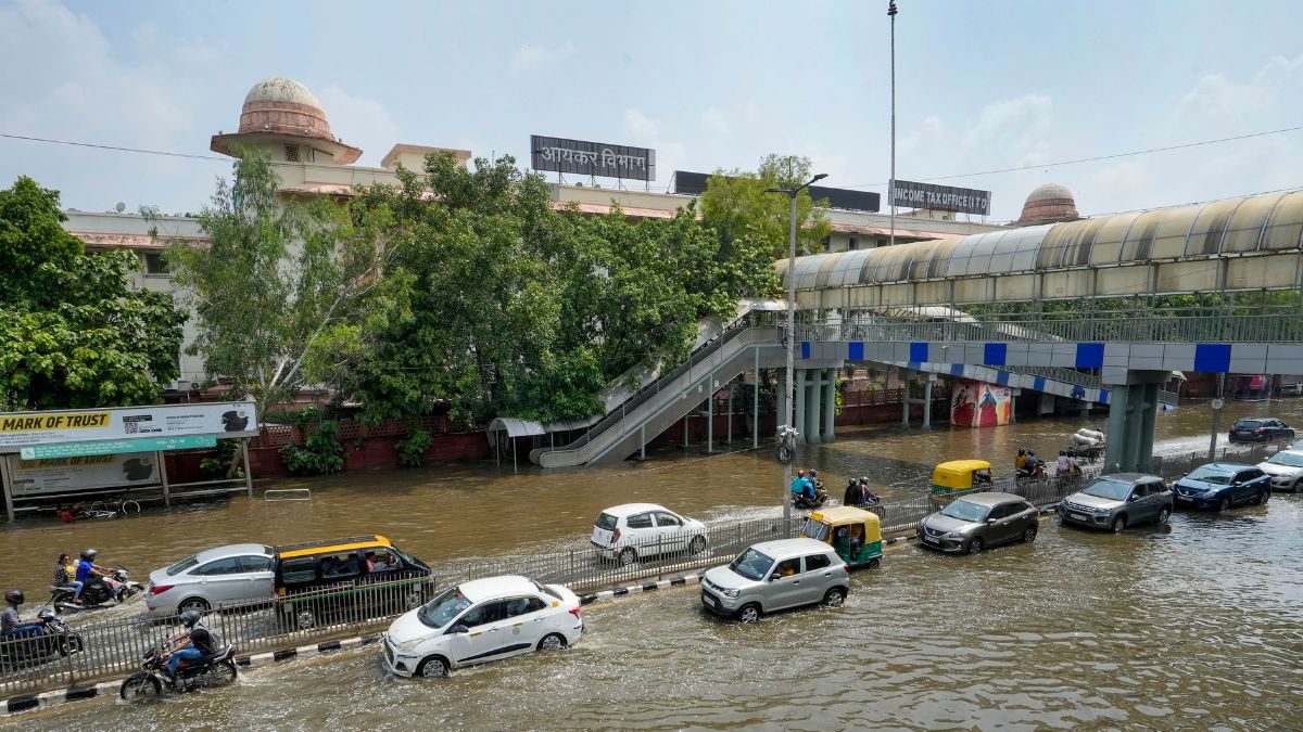 Delhi Flood: Traffic Woes Persist As Water Yet to Recede From Key Roads