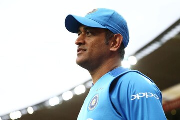 Dhoni’s Cheekiest Stump Mic Recordings Captured in Viral Twitter Thread