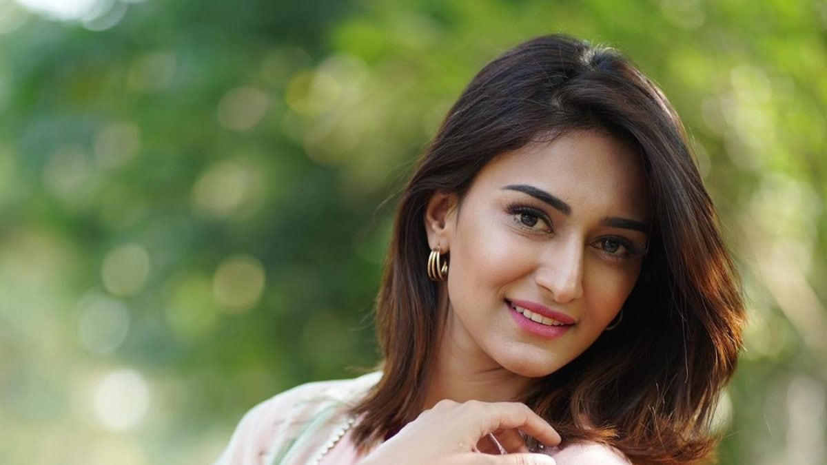 Erica Fernandes Reveals She Is Dyslexic, Says 'There's Something Wrong...' - Vimarsana News