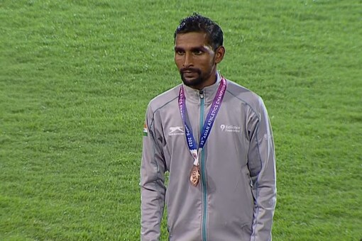 Abhishek Pal receiving the bronze medal. (Credit: Twitter)