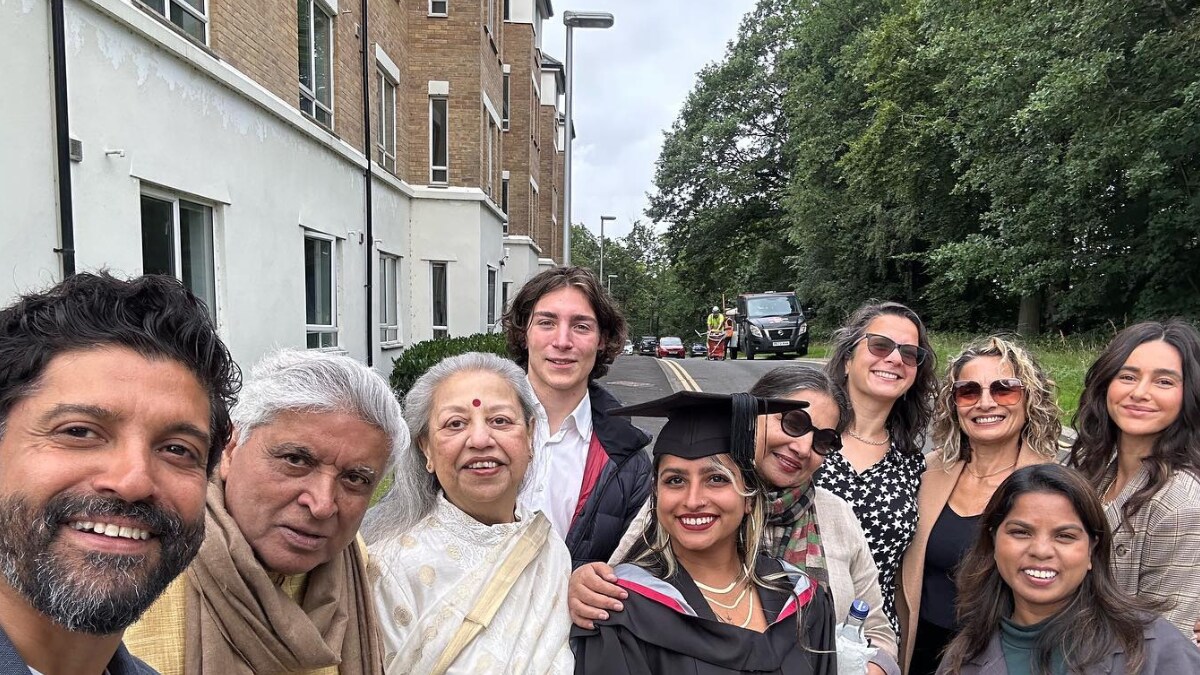 Farhan Akhtar At Daughter Shakya's Convocation With Shibani Dandekar, Javed Akhtar And Family