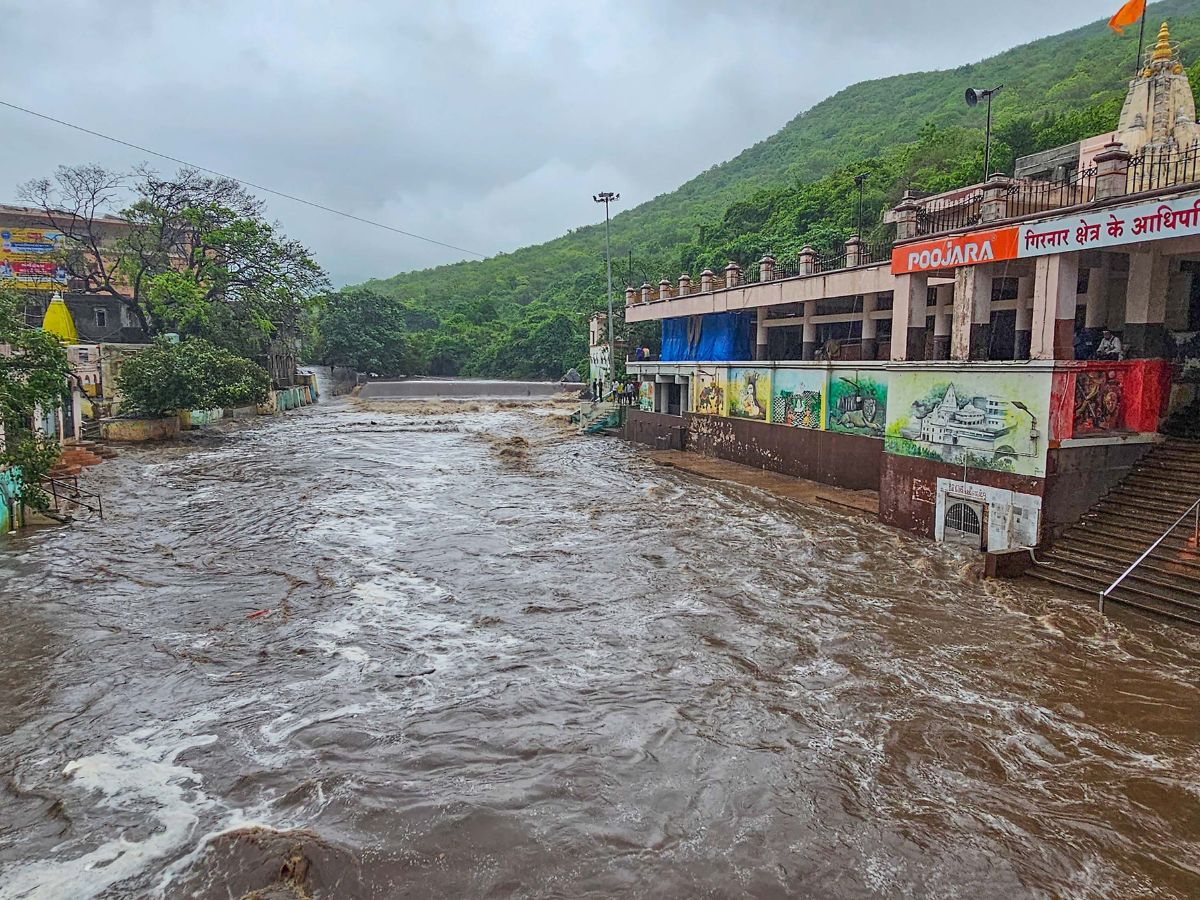 Heavy Rain in Gujarat Causes Waterlogging; Mahuva Taluka in Surat Gets 302 Mm in 30 Hours | India News - News18