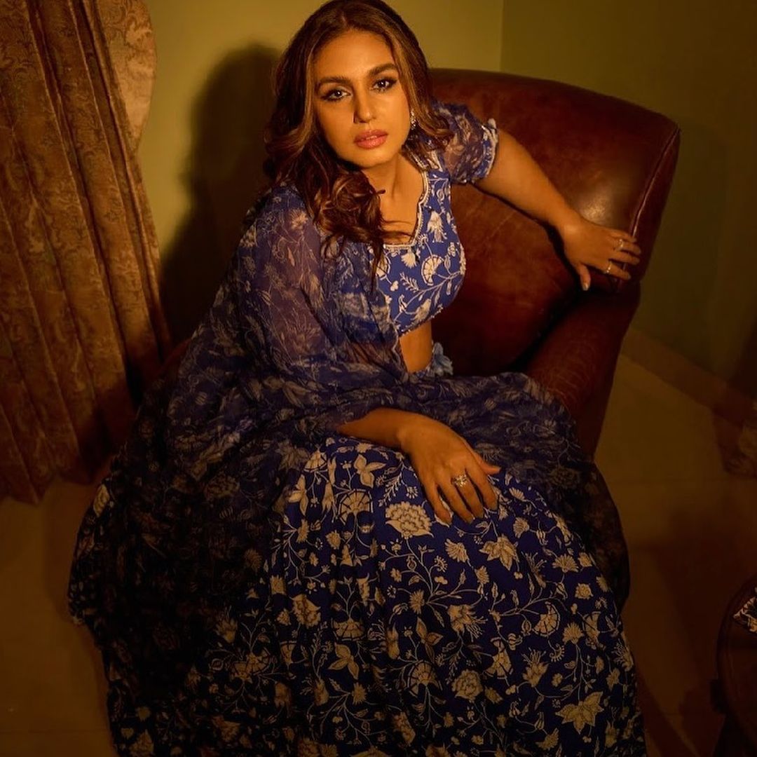 No doubt about it, Huma Qureshi nails both Western and traditional looks effortlessly. A few weeks ago, she wore a stunning lehenga from Baise Gaba, and she truly looked like an ethnic diva. The blue lehenga adorned with white floral prints had us all swooning. And that radiant makeup took her appeal to a whole new level. (Image: Instagram)