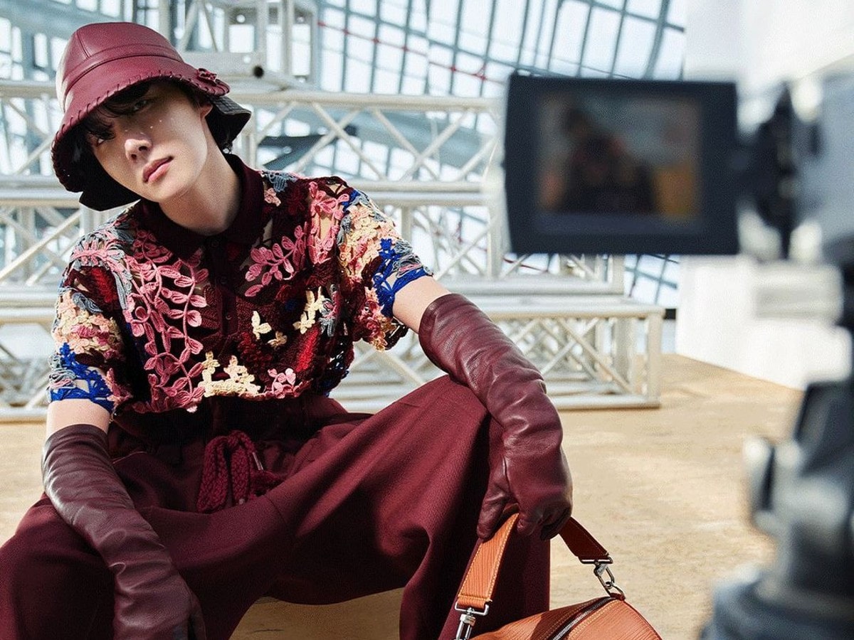 J-Hope Sweeps the Fashion World as He Features for Louis Vuitton Men's  Fall-Winter '23 Campaign - News18