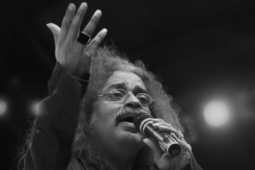 The songs Tu Hi Re, Bahon Ke Darmiyan, Roja Jaanemann, and Chod Aaye Hum Woh Galiyaan are familiar to almost everyone who was alive in the 1990s and one name goes behind it all - Hariharan. (Image: Instagram)
