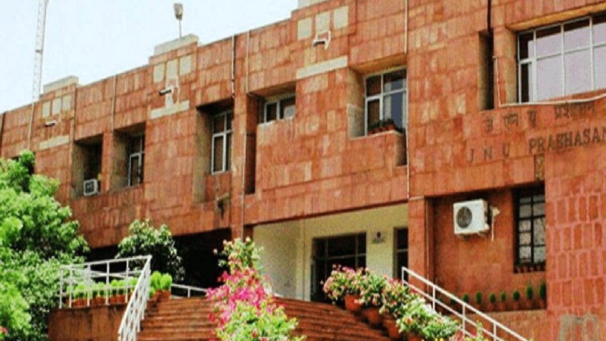Student Groups Protest Against New JNU Rules