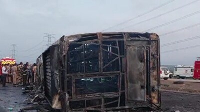 Maharashtra: 26 Dead As Bus Catches Fire on Mumbai-Nagpur Expressway ...