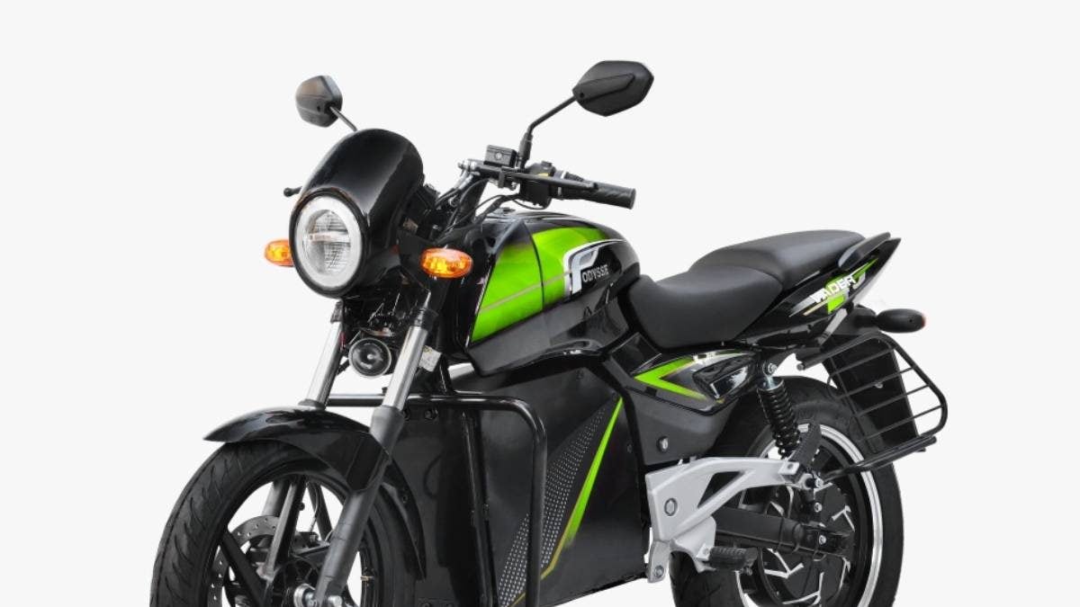 Man Crushed Up As His Bike Brushes Previous One other Motorbike in West Delhi – News18