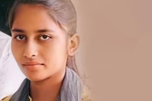 Julie Kumari aspires to become an agricultural scientist.

