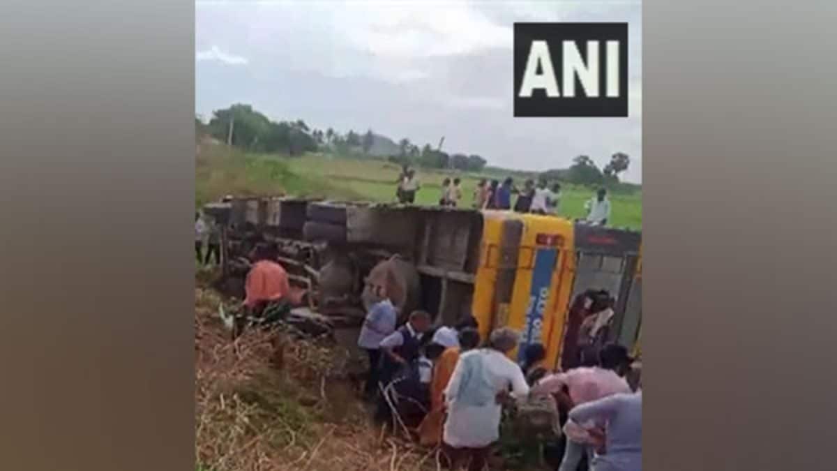 Andhra Pradesh: 15 Students Injured After School Bus Overturns in Palnadu - Vimarsana News